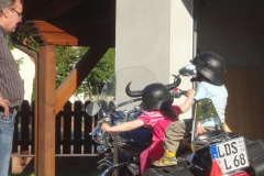 Kinder-auf-dem-Mororad-e1536047236844